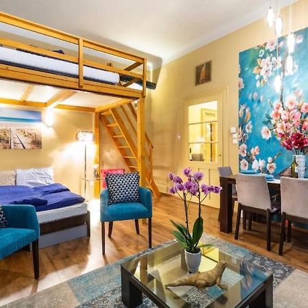 Cherry Blossom Designer Apartment In The Center With Free Parking Boedapest Buitenkant foto