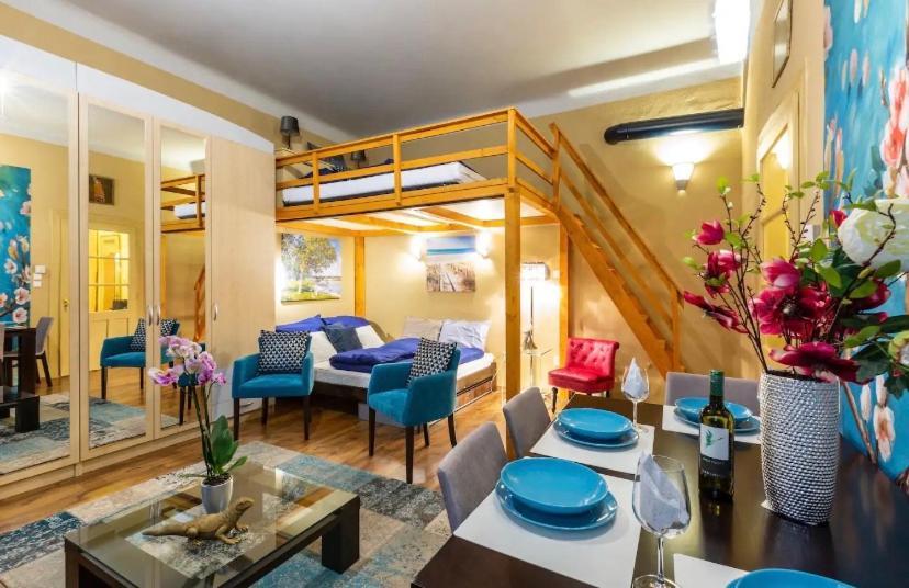 Cherry Blossom Designer Apartment In The Center With Free Parking Boedapest Buitenkant foto