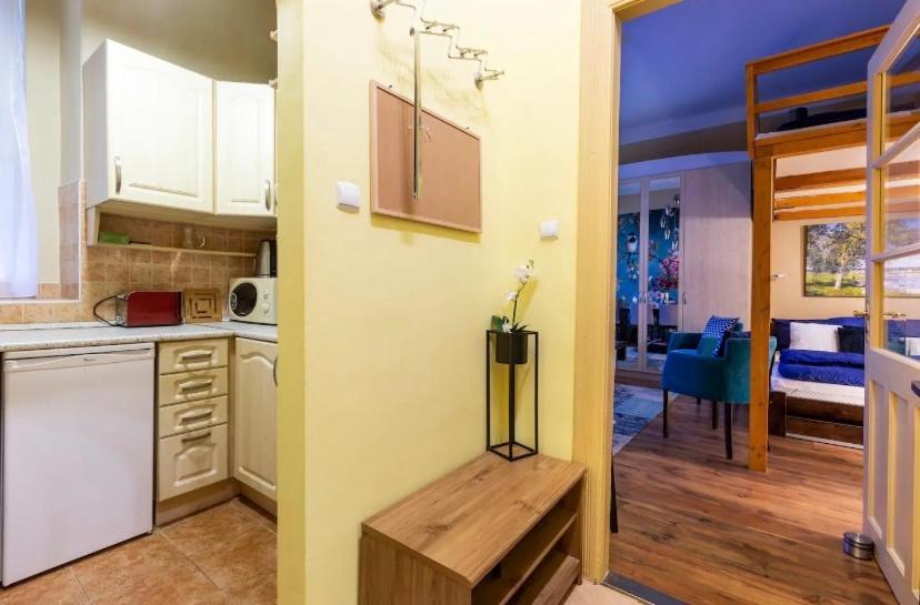Cherry Blossom Designer Apartment In The Center With Free Parking Boedapest Buitenkant foto